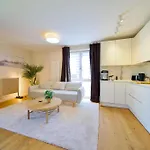 Edler Wohnraum Schwanenteich-oase Mit Balkon, Kaffeevollautomat, Lift & Parkplatz * Zwickau