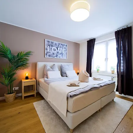 Edler Wohnraum Schwanenteich-oase Mit Balkon, Kaffeevollautomat, Lift & Parkplatz Apartment Zwickau