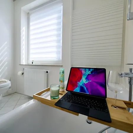 Edler Wohnraum Schwanenteich-Oase Mit Seeblick, Balkon, Siemens-Kaffeevollautomat, Lift, Garage & Wlan 272 Mbps * Zwickau