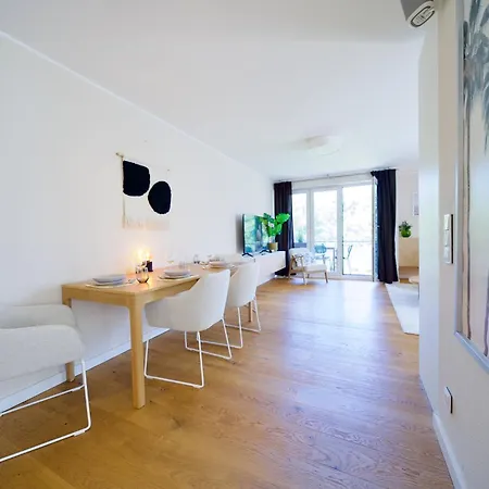 Edler Wohnraum Schwanenteich-Oase Mit Seeblick, Balkon, Siemens-Kaffeevollautomat, Lift, Garage & Wlan 272 Mbps Apartamento *