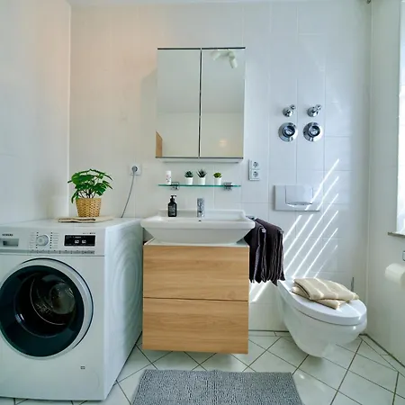 Apartamento Edler Wohnraum Schwanenteich-Oase Mit Seeblick, Balkon, Siemens-Kaffeevollautomat, Lift, Garage & Wlan 272 Mbps