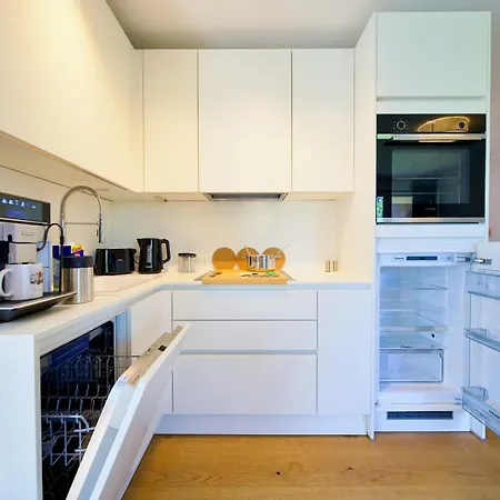Edler Wohnraum Schwanenteich-Oase Mit Seeblick, Balkon, Siemens-Kaffeevollautomat, Lift, Garage & Wlan 272 Mbps Apartamento *