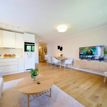 Apartment Edler Wohnraum Schwanenteich-oase Mit Balkon, Kaffeevollautomat, Lift & Parkplatz Zwickau