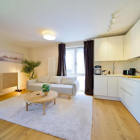 Edler Wohnraum Schwanenteich-oase Mit Balkon, Kaffeevollautomat, Lift & Parkplatz * Zwickau