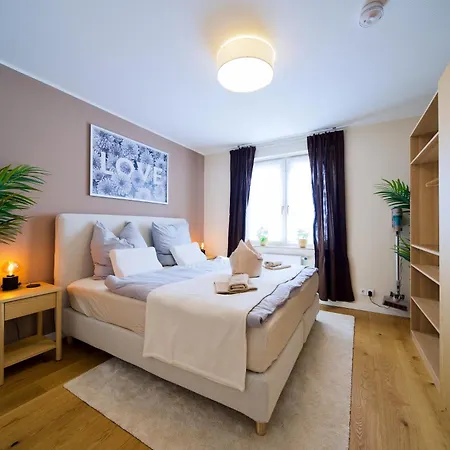 Apartamento Edler Wohnraum Schwanenteich-Oase Mit Seeblick, Balkon, Siemens-Kaffeevollautomat, Lift, Garage & Wlan 272 Mbps Zwickau
