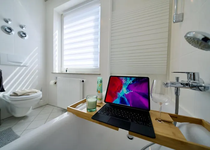 Edler Wohnraum Schwanenteich-oase Mit Balkon, Kaffeevollautomat, Lift & Parkplatz * 茨维考